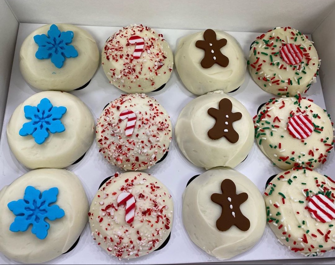 CRAVEHouston's tweet photo. Buy a dozen or more original size #cupcakes and get one FREE ##gingerbread cookie (in-stores only while supplies last)! https://t.co/4iryEQhExE
