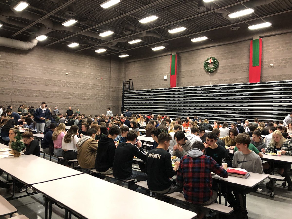 ESCLESSOR's tweet photo. Nous avons notre dîner de Noël en famille avec les 7e, 8e, 11e et 12ème. https://t.co/ABNWRcrMfX