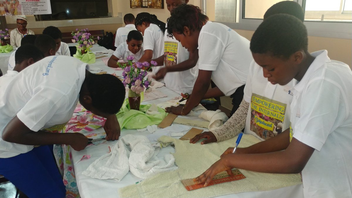 KarloffBatata's tweet photo. Young Lucy and peers who are #IDPs in #Buea gain skills from NGOs on how to make Sanitary pads.
they hope the knowledge ends their barrage of troubles when it comes to #Mentrual Issues. https://t.co/zB0CYc3E7L