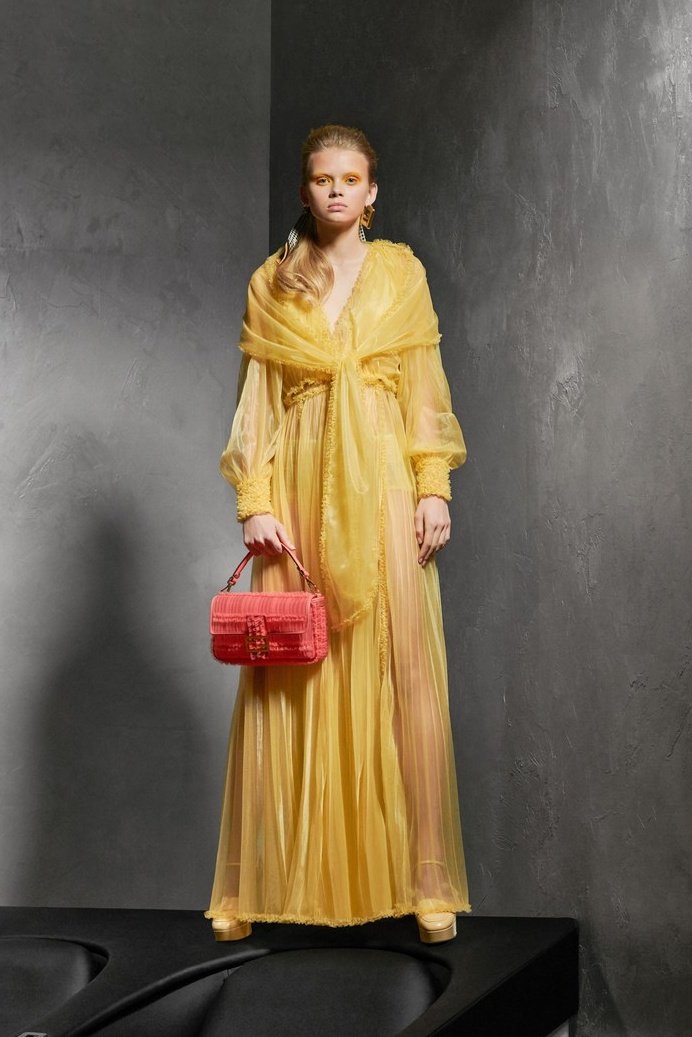 FashionweekNYC's tweet photo. Take a look at the Fendi Pre Fall 2020 Collection https://t.co/MCeROuXQzx