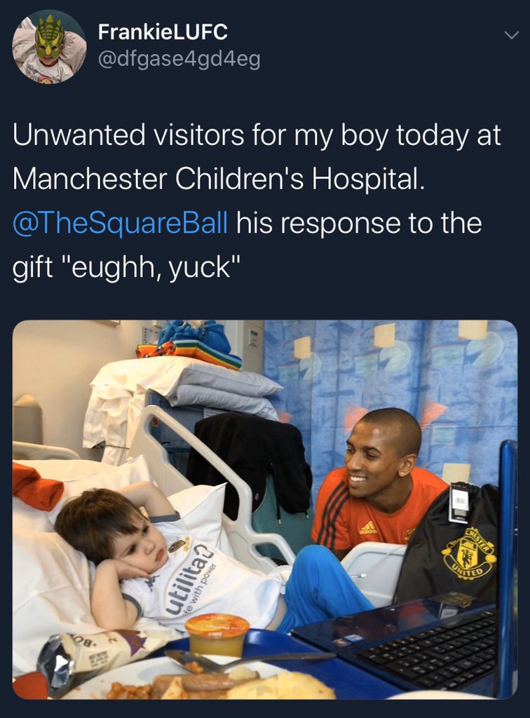 LUFC's tweet photo. 🎁 From everyone at #LUFC, Merry Christmas Eddie! https://t.co/Ut1DbeTpaN