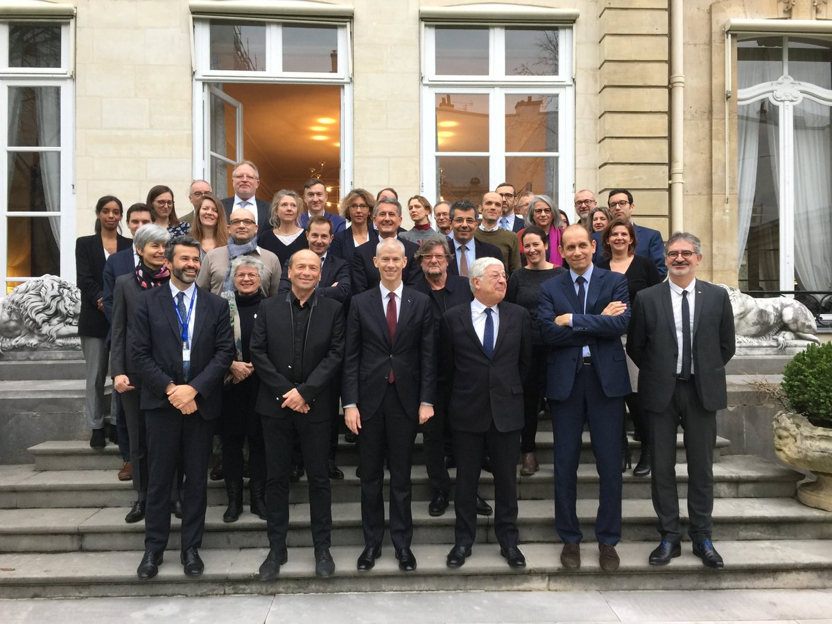 Architectes_org's tweet photo. Denis Dessus, président du Conseil national de l'Ordre, aux côtés de @franckriester lors de du lancement du groupe de réflexion pour la qualité d’usage et la qualité architecturale des logements sociaux, présidé par Pierre-René Lemas. https://t.co/1CHH6PXycu