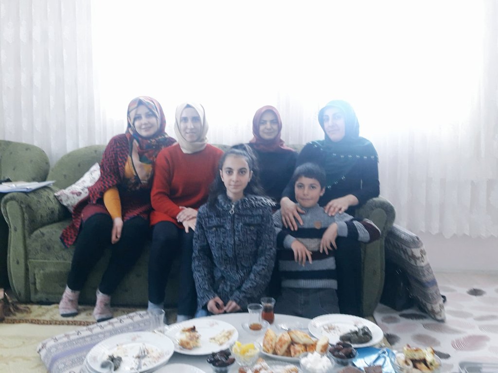 #erzurumdaveliöğretmenelele Aşkale  gulludere ilk orta okulu öğretmen veli El Ele. <a href="/tcmeb/">Millî Eğitim Bakanlığı</a> <a href="/ziyaselcuk/">Ziya Selçuk</a> @hmzaydg <a href="/skaygusuz/">Salih Kaygusuz</a> <a href="/Serhat_3325/">Serhat ERDEM</a> @askalemem