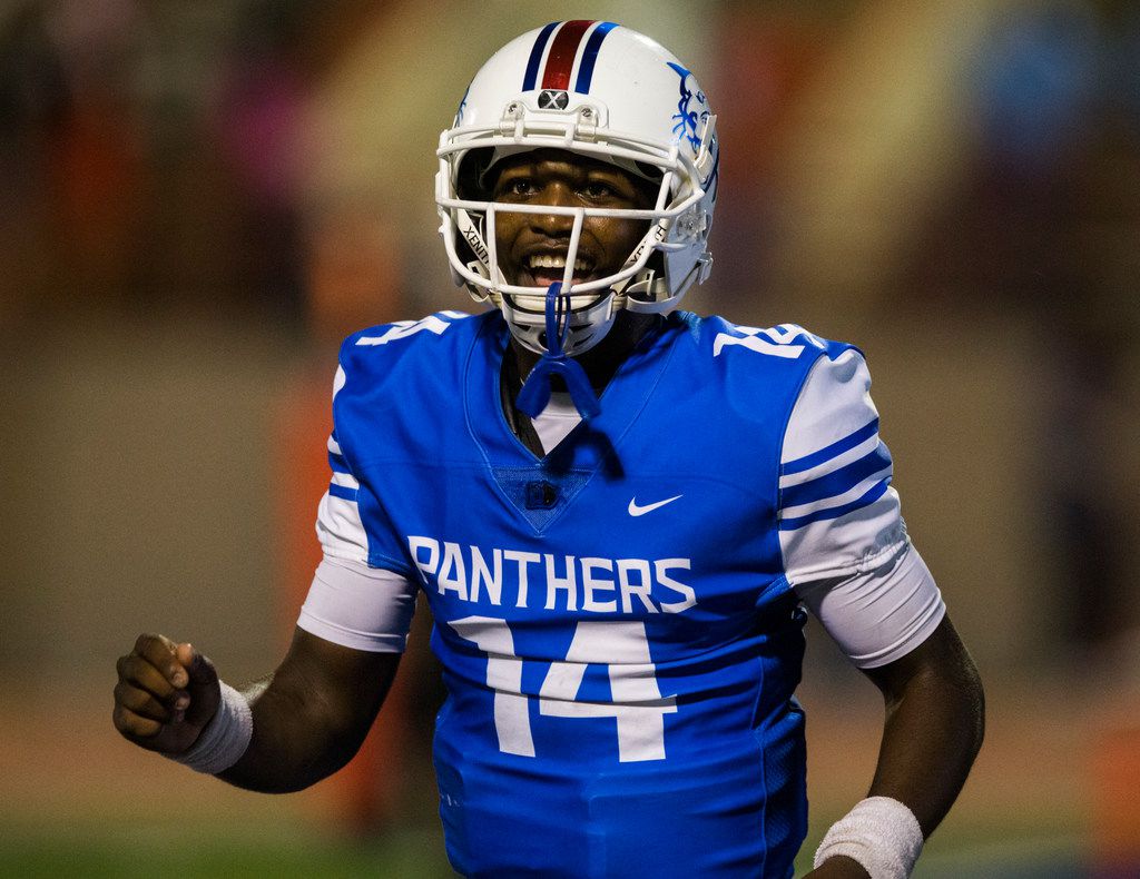 DMNGregRiddle's tweet photo. Backup QBs have led Dallas-area teams to state titles before — can Chris Parson do the same for Duncanville?
Freshman replaces injured @TexasFootball signee Ja'Quinden Jackson.
https://t.co/GuQElFCqBe
#txhsfb @SportsDayHS @Duncanville_Fb @DuncanvilleISD @dctf @HoustonChronHS https://t.co/zl5ZuCyX6X