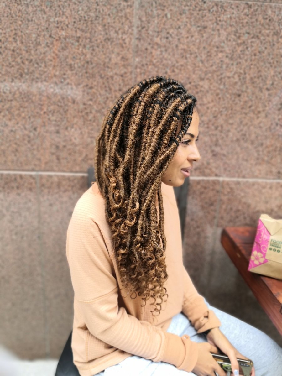 indalonubianN's tweet photo. Goddess locks for a Nubian queen ๐๐๐ #FauxLocks #GoddessLocks #DedicateThursdayToLocks #PeopleOfIndalo
Get these locks from R750 shoulder length, 950 bra length and 1300 waist length includes wash and extensions. https://t.co/MZV7D4EYZK