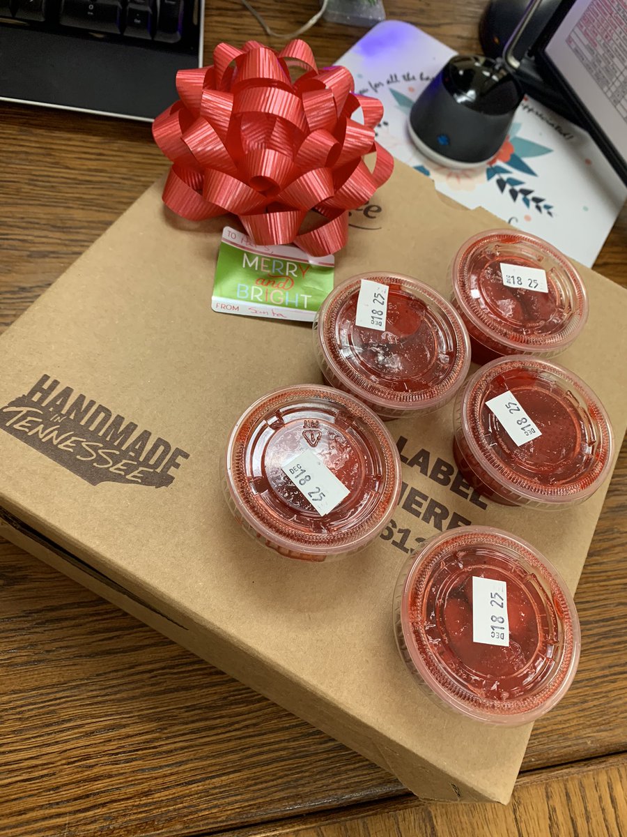 pcsepulveda's tweet photo. 3rd. day of Secret 🎅🏼 at SEHS.....☃️🎄
Can’t wait for the reveal tomorrow! 🤩🤔🤗
#favoritedessert #cheesecake #mysecretsantaisbetterthanyours #blessedandhighlyfavored #happyholidays #sehsthebest https://t.co/BeSwJj3eM1