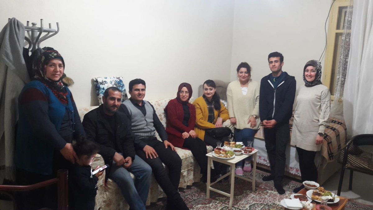 tekmananadolul1's tweet photo. Eğitim ve öğretimde uygulanacak yol, bilgiyi insan için fazla bir süs, bir zorbalık vasıtası, yahut medeni bir zevkten ziyade maddi hayatta muvaffak olmayı temin eden pratik ve kullanılması mümkün bir cihaz haline getirmektir.@skaygusuz @MemTekman  #erzurumdaveliöğretmenelele https://t.co/scvGcaEW9m