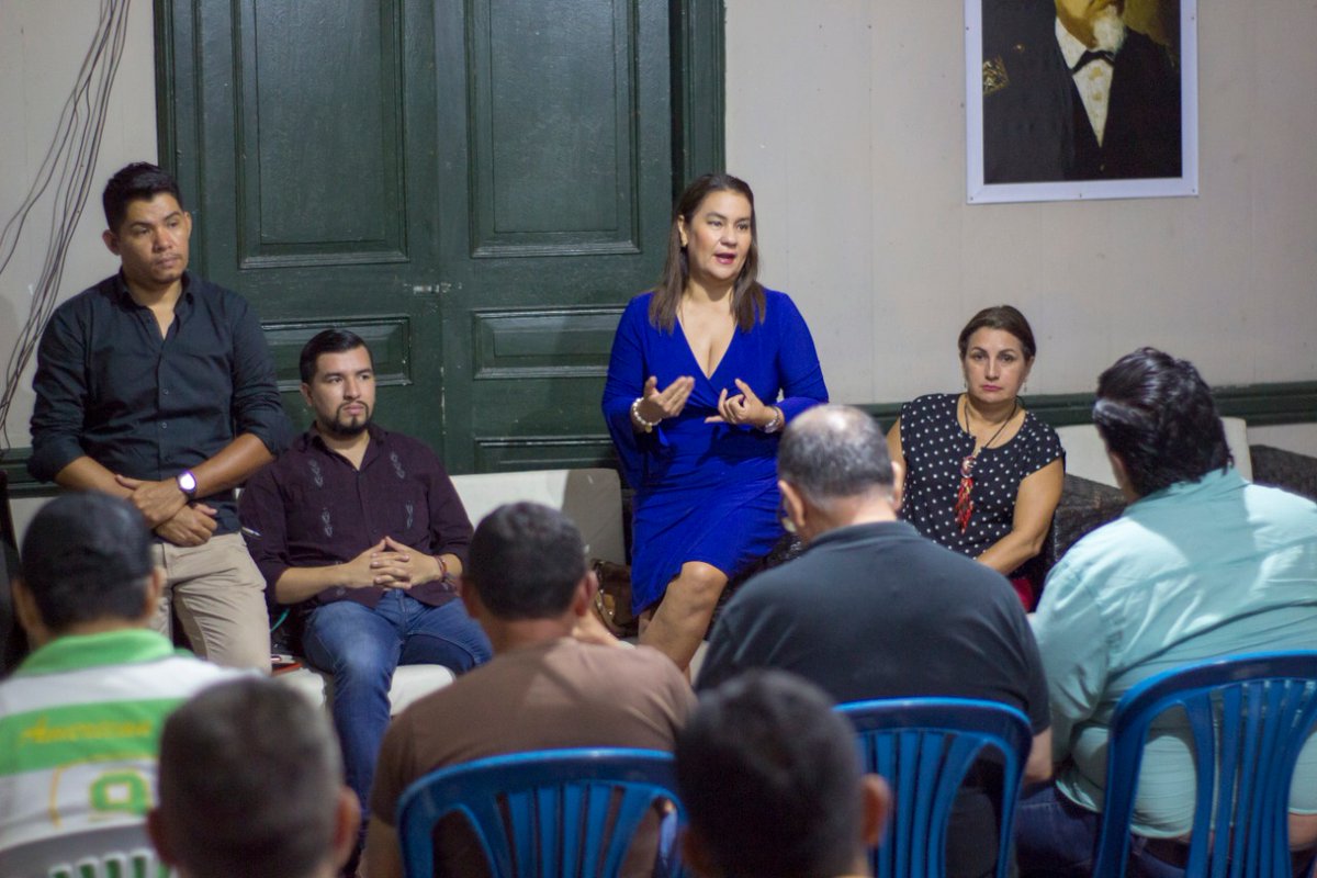 veronicabad's tweet image. #ReuniónSemanalRCManta 

Cerramos un nuevo ciclo con muchas batallas ganadas, y con mucho dolor en el alma por nuestros #PresosPolíticos y #PerseguidosPoliticos.

Seguiremos adelante y empezaremos nuevas luchas en el año venidero con más corazón por la #Revolución 
@MashiRafael