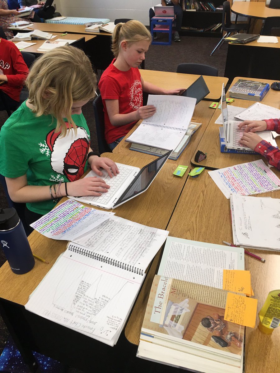 Pischketeach's tweet photo. Two days before winter break, students are busy composing how a story’s plot unfolds in episodes and how the character responds while moving toward a solution @MsBielis @MrsNotton @MrsHornick @Drawonart @CindyLewisc https://t.co/wnRc2PXhPz