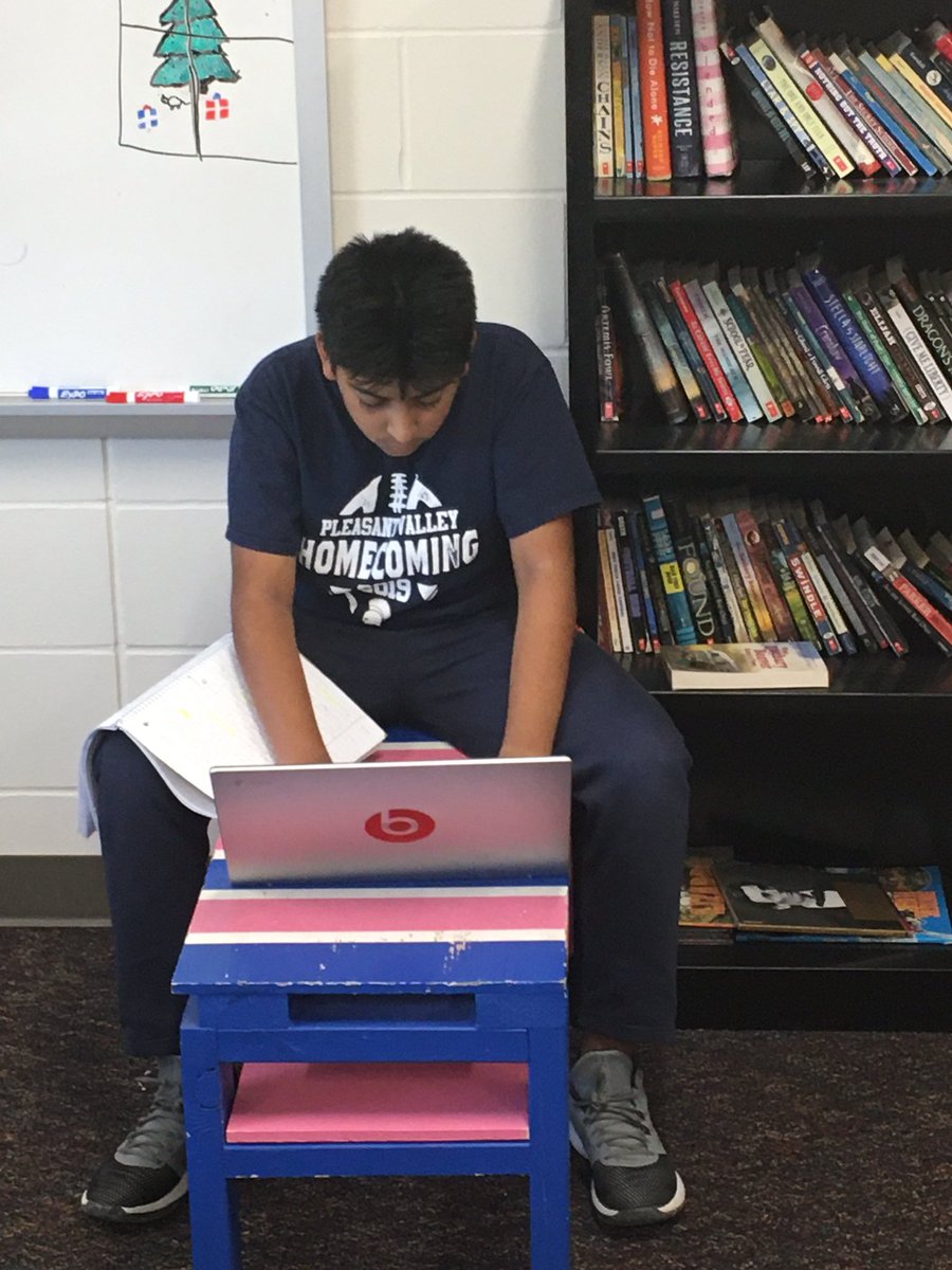 Pischketeach's tweet photo. Two days before winter break, students are busy composing how a story’s plot unfolds in episodes and how the character responds while moving toward a solution @MsBielis @MrsNotton @MrsHornick @Drawonart @CindyLewisc https://t.co/wnRc2PXhPz