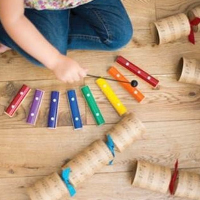 vivand_'s tweet photo. Sorprèn-los a tots amb els #crackers que trobaràs a @stay_andorra !
👉 Són detalls que, en obrir-los fan un soroll similar al dels petards i que amaguen sorpreses: jocs de màgia, instruments musicals, petits estris de cuina... Fins i tot n'hi ha per a la mascota de la família! 🐶 https://t.co/ERe6y9SG5B