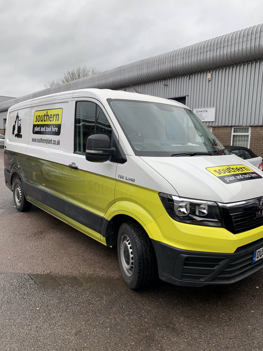 Southern_Plant's tweet photo. Rob Gale picking up his #newvan from the #signwriters this morning.

Don’t think it will stay this clean for very long. 🌧🌧🌧🌧🌧🌧😩￼￼
👍👊👌🌧🌧🌧🌧🌧 #MAN #Planthire #Henleyonthames https://t.co/bBIPn9amXF