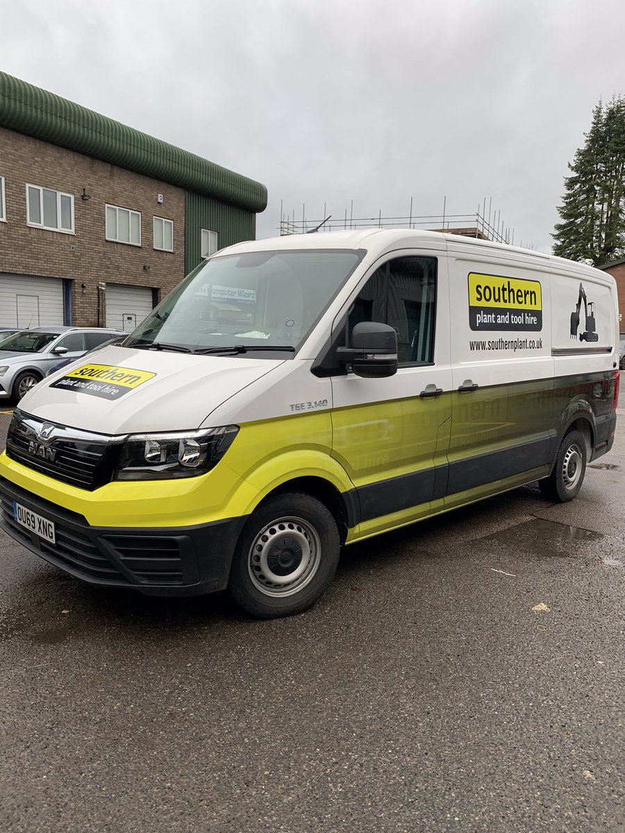 Southern_Plant's tweet photo. Rob Gale picking up his #newvan from the #signwriters this morning.

Don’t think it will stay this clean for very long. 🌧🌧🌧🌧🌧🌧😩￼￼
👍👊👌🌧🌧🌧🌧🌧 #MAN #Planthire #Henleyonthames https://t.co/bBIPn9amXF