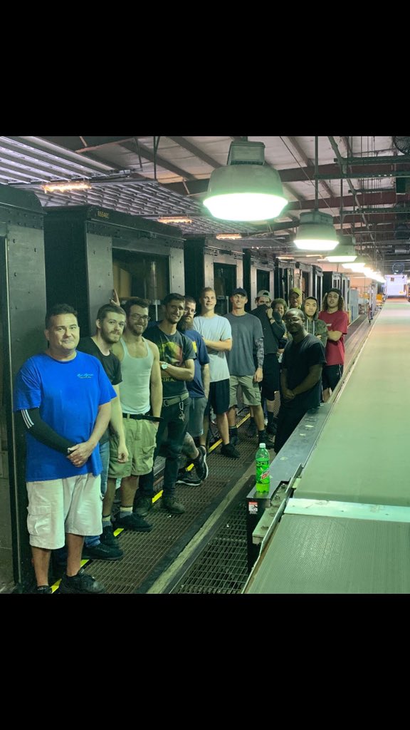 Vero preload team showcasing #DoorsDown this #UPSPeak Thursday @FloridaUPSers Outstanding job! #TeamworkMakesTheDreamWork #BestDayEver #ProudUPSers