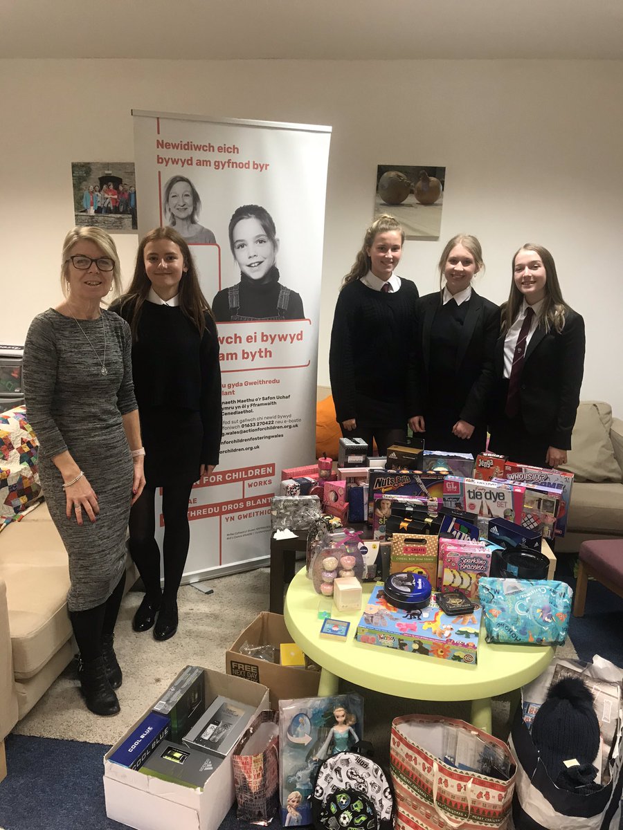ccs_charity's tweet image. WBQ charity team dropped all donations at Newport Action for Children today. Thanks to all those who brought in gifts, the response was amazing! 👏