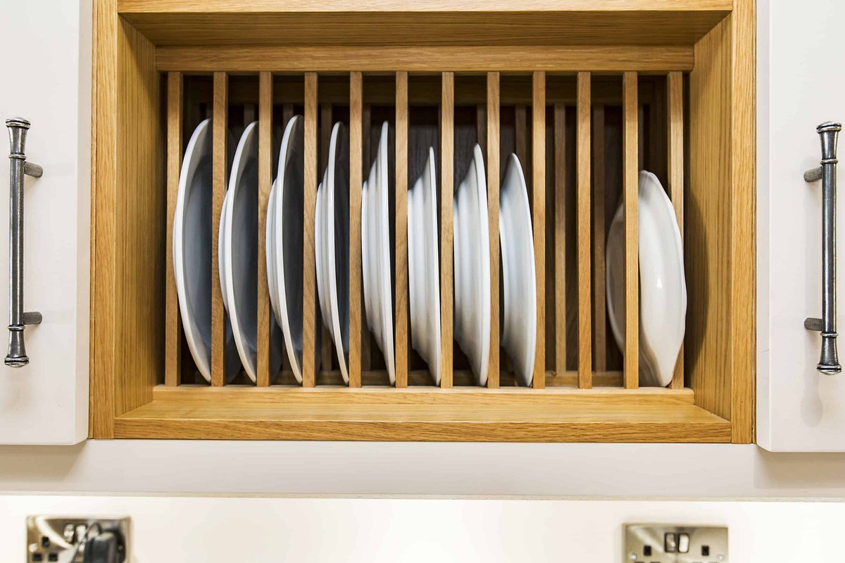 HWKitchenDesign's tweet photo. The kitchen was to be a cook’s kitchen so each area was carefully thought out, refrigeration and larder storage to one side, dresser style setup with plate rack, island for preparing and cooking and a long sink run with ovens at either end.
https://t.co/4pbmfCGpRm
#platerack https://t.co/JpIpKRd2og