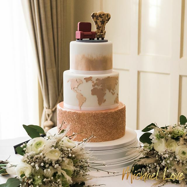 MLovePhoto's tweet photo. "Adventure awaits" Charlotte + Lee love travelling and their favourite movie is "Up", so this was the perfect design for their wedding cake! (I'd never seen Up until they insisted I do, such an emotional movie from the start!) #niphotographer #mlovephoto… https://t.co/LU1VC12CbR https://t.co/ChQblGXmjj