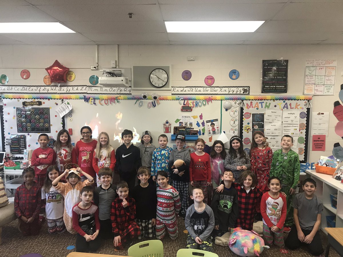 MrsSandrzyk's tweet photo. ❤️ these kids! Having so much holiday fun today #rvican #sd113a #sd113allin https://t.co/YvYbnpekbP