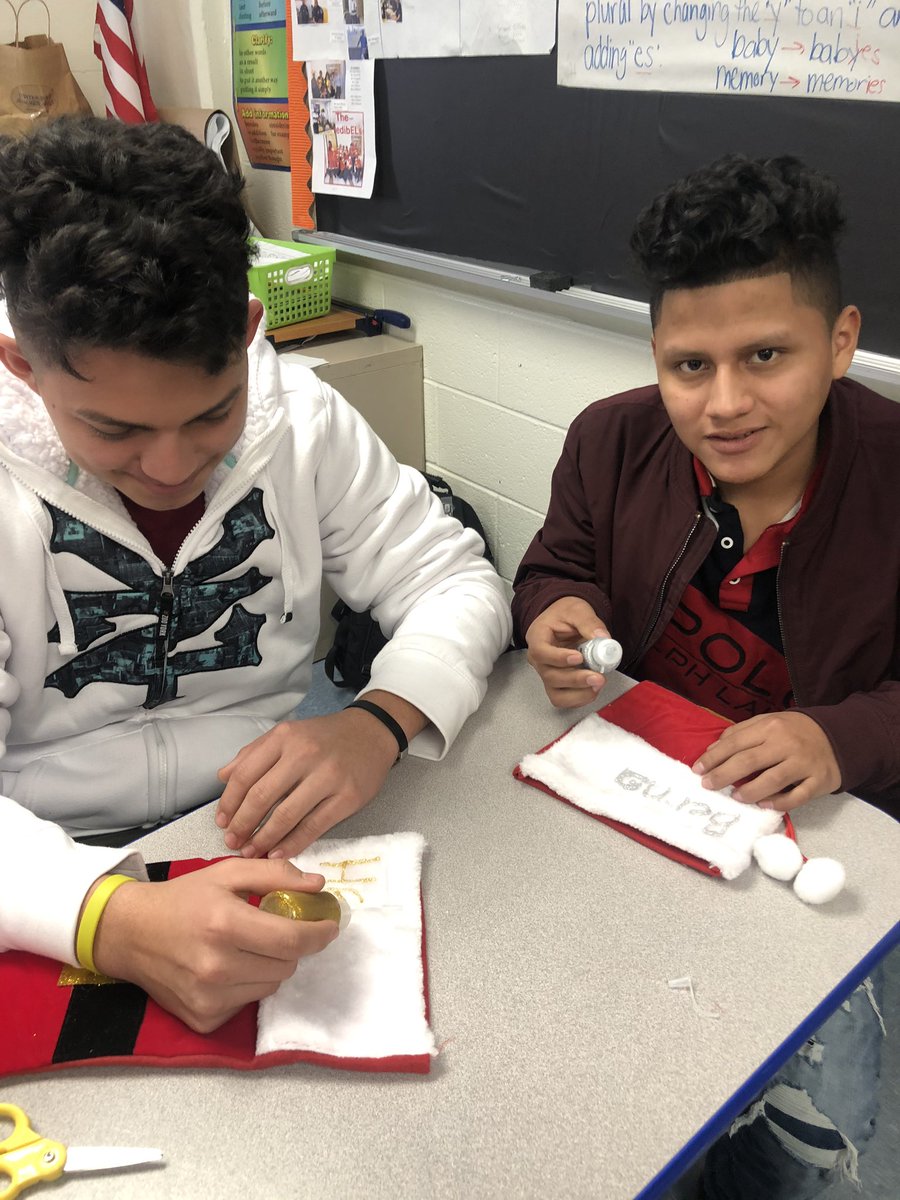 SHSLanguages's tweet photo. ❄️ Celebrating our 1st holiday season 🎄in America as we experience holiday traditions 🌟 Making spirits bright 💫 @EducatingMANka #SPSInspire #SPSheart https://t.co/Dd2hIMz9fX