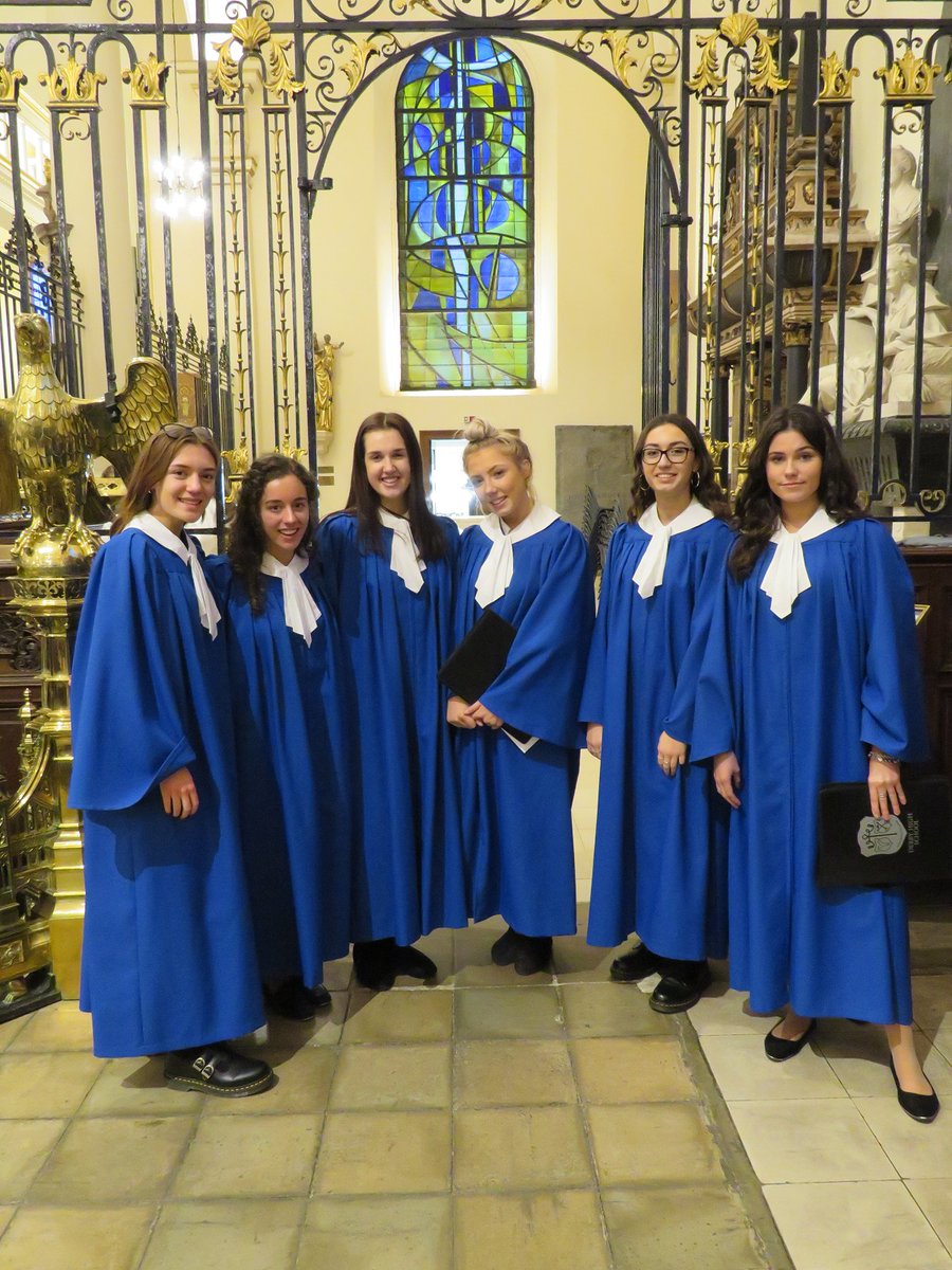 DerbyHighSchool's tweet photo. A beautiful and magical end to the term. Today the Juniors &amp; Seniors joined together for our Christmas Carol Service at Derby Cathedral. Well done to all staff and pupils who made the special event possible. #DerbyHighSchool @DerbyHighMusic @BBCDerby @derbyshire_live https://t.co/thdHQmz3Dc