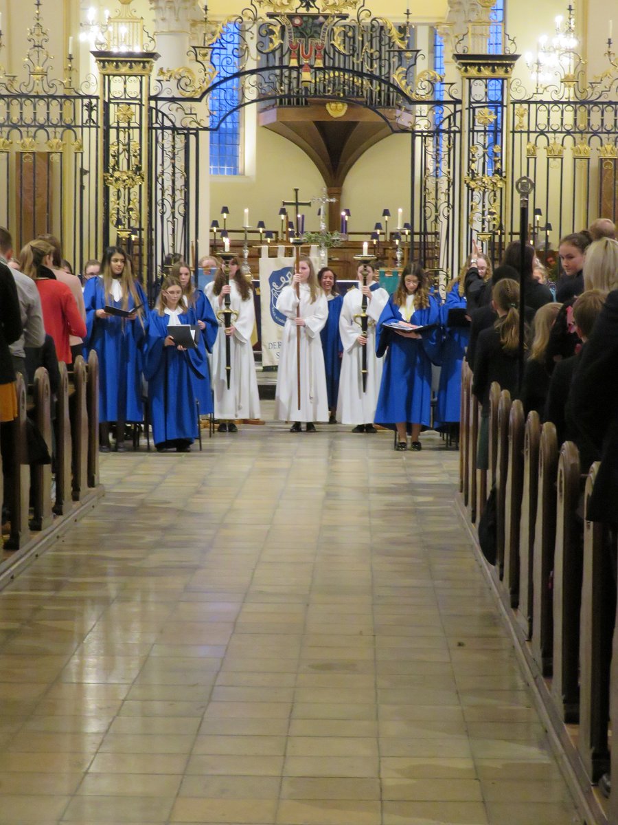 DerbyHighSchool's tweet photo. A beautiful and magical end to the term. Today the Juniors &amp; Seniors joined together for our Christmas Carol Service at Derby Cathedral. Well done to all staff and pupils who made the special event possible. #DerbyHighSchool @DerbyHighMusic @BBCDerby @derbyshire_live https://t.co/thdHQmz3Dc