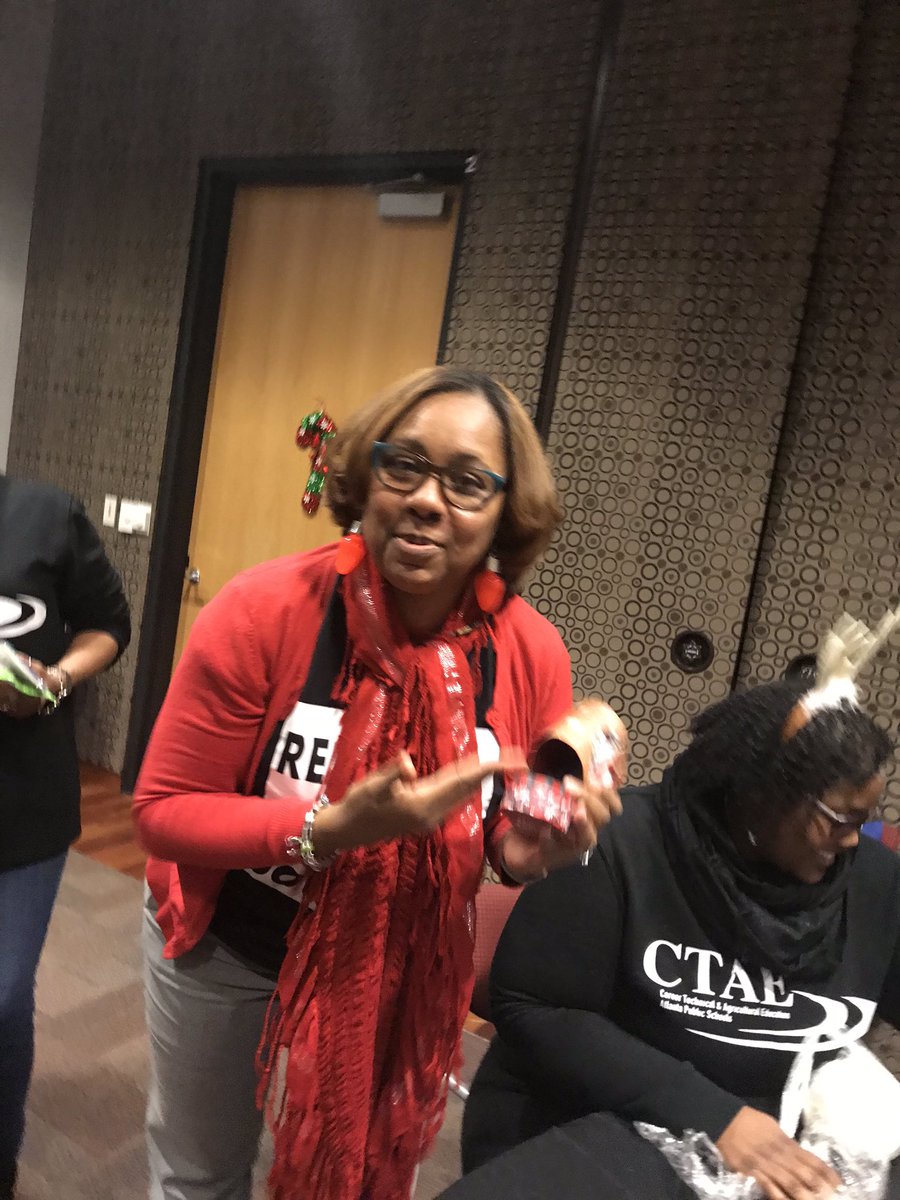 BinduMathMindst's tweet photo. Look who is excited about winning the grand prize at the T & L Holiday celebrations! @drtharris, your excitement and sportsmanship with the competitive edge is too infectious! @RobertsOF_7 @apsupdate @Atldepsupt https://t.co/CNYD7Rpvau
