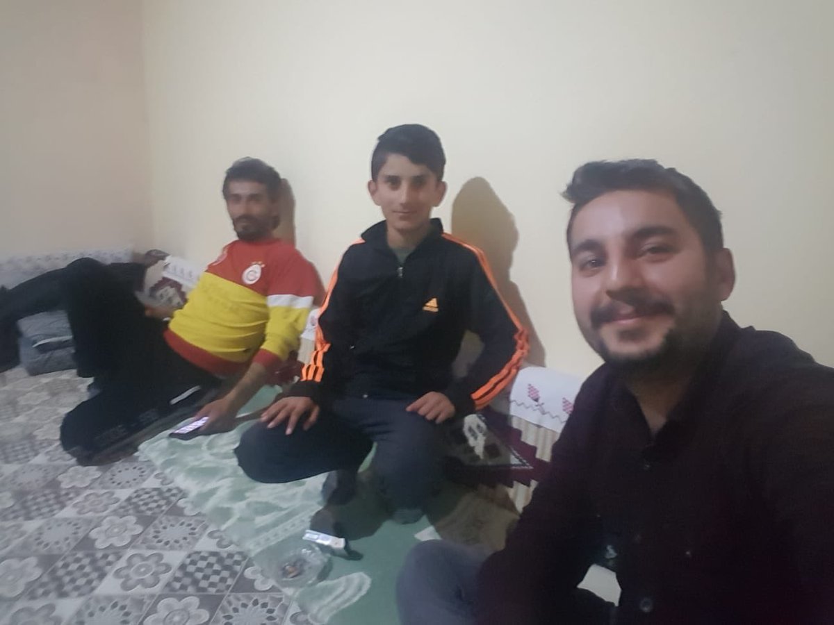 OrtaokuluMolla's tweet photo. #erzurumdavelioeğretmenelele @MemTekman
@ziyaselcuk
@Erzurum_Mem
@ErzurumValilik
Öğrencimiz Şahin Okçu ve velisiyle Fen Bilgisi Öğretmenimiz el ele https://t.co/071dOxWYWO