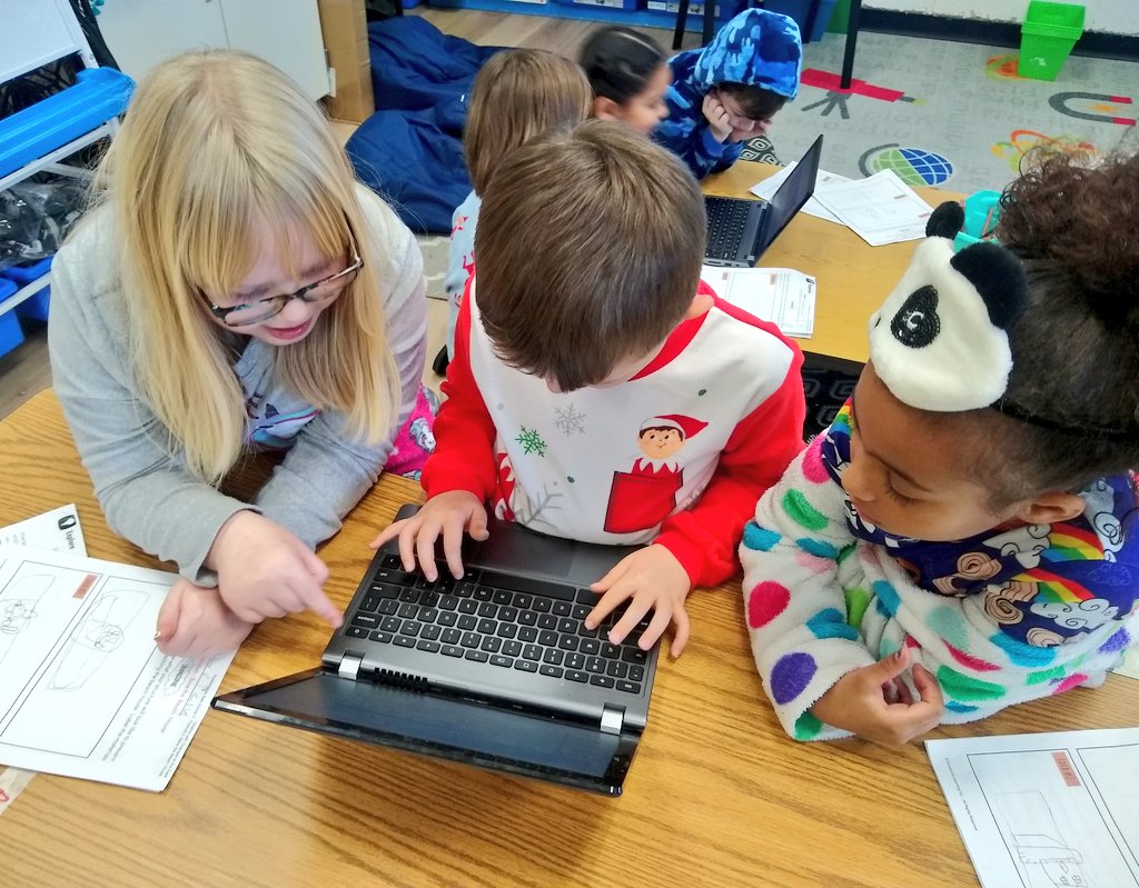 park_ave_stem's tweet photo. 2nd graders in @DAngelillo's class are reflecting on their erosion prevention structures on Google Slides 💻 #parkavepride https://t.co/Q6q8iBKHTm