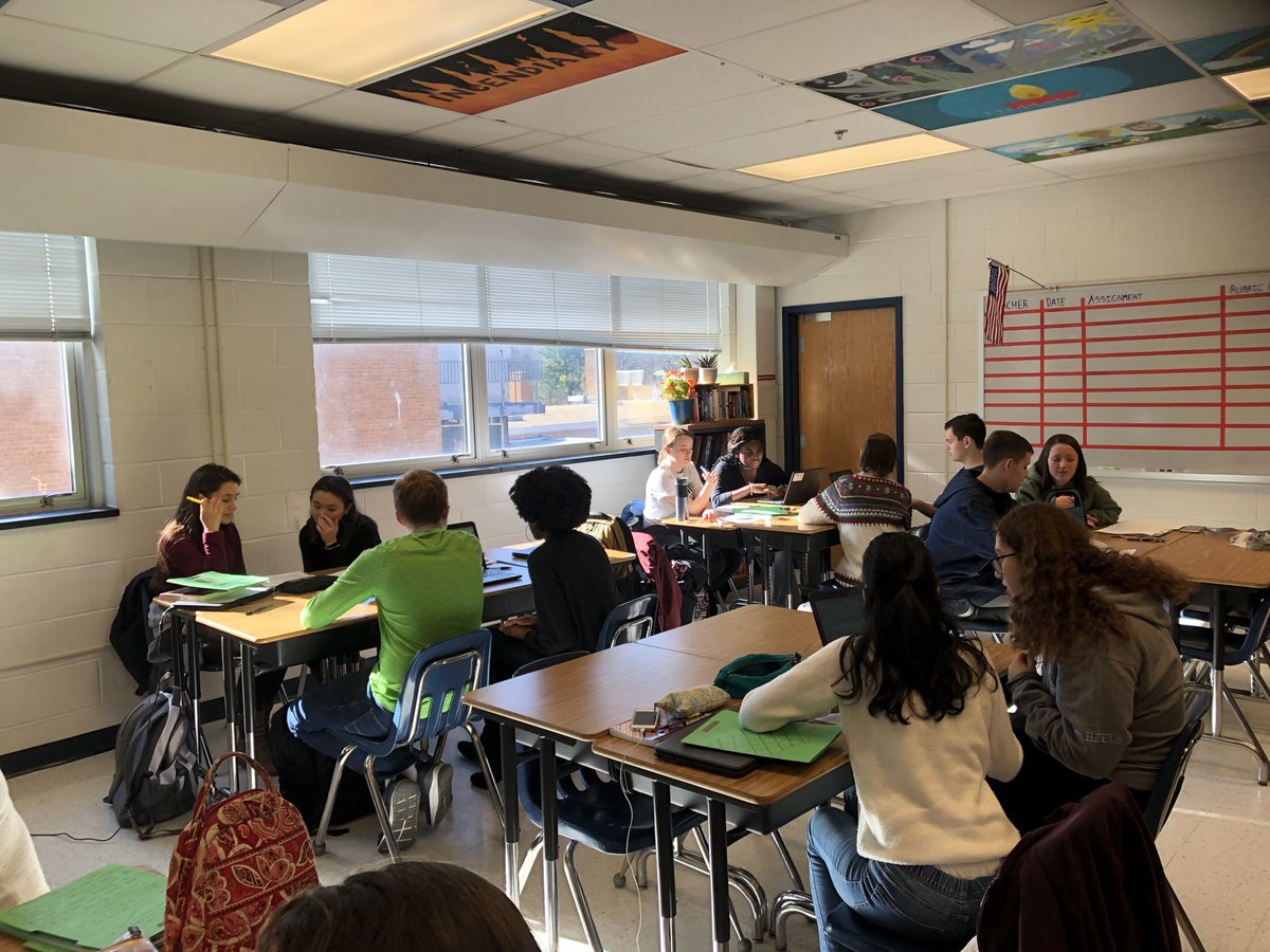 WoodsonWC's tweet photo. One day before winter break, and we are hopping! Full houses at all lunches !  #tutoring #festive https://t.co/GWvrFVDao4