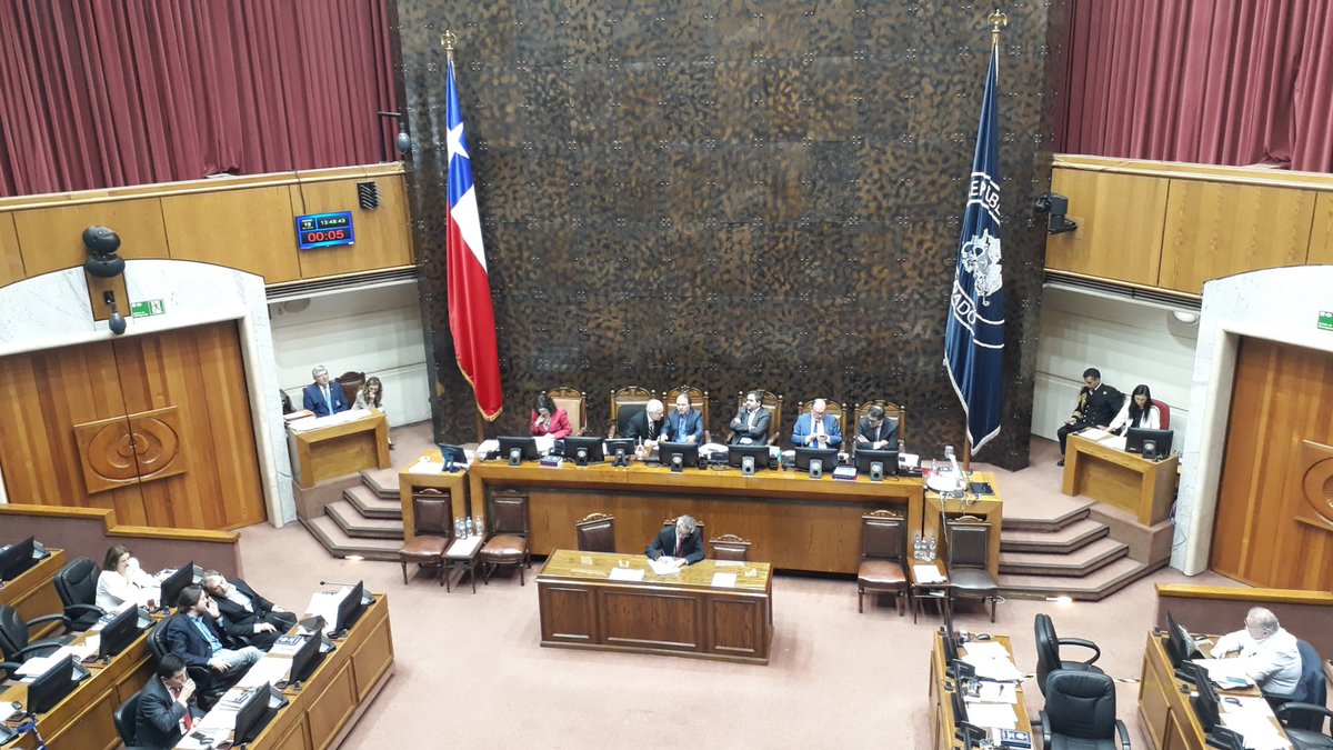 MillaburAdolfo's tweet photo. [AHORA] Presenciando votación en el Senado, de la Inclusión de escaños reservados de los Pueblos Originarios, Paridad de Género e Independientes, en la futura Constituyente, modificando cap. XV de la Const. Política de la República. https://t.co/JmZheKDjdJ