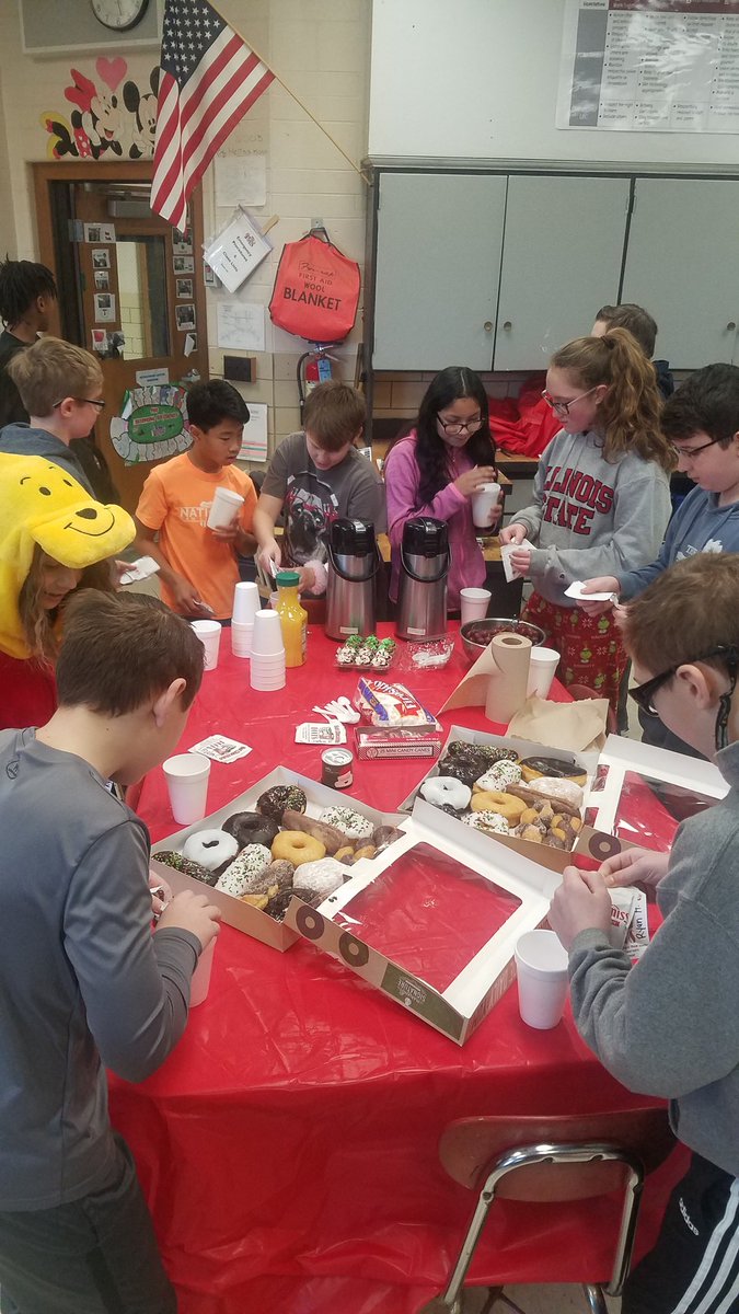 MsChallengerJMS's tweet photo. 7th grade homeroom, "The Challenging Kachows", celebrate the approaching holidays with hot chocolate and breakfast on Roar Wednesday @D45Jackson #JaJaguarsROAR https://t.co/AQrzsrAEd6