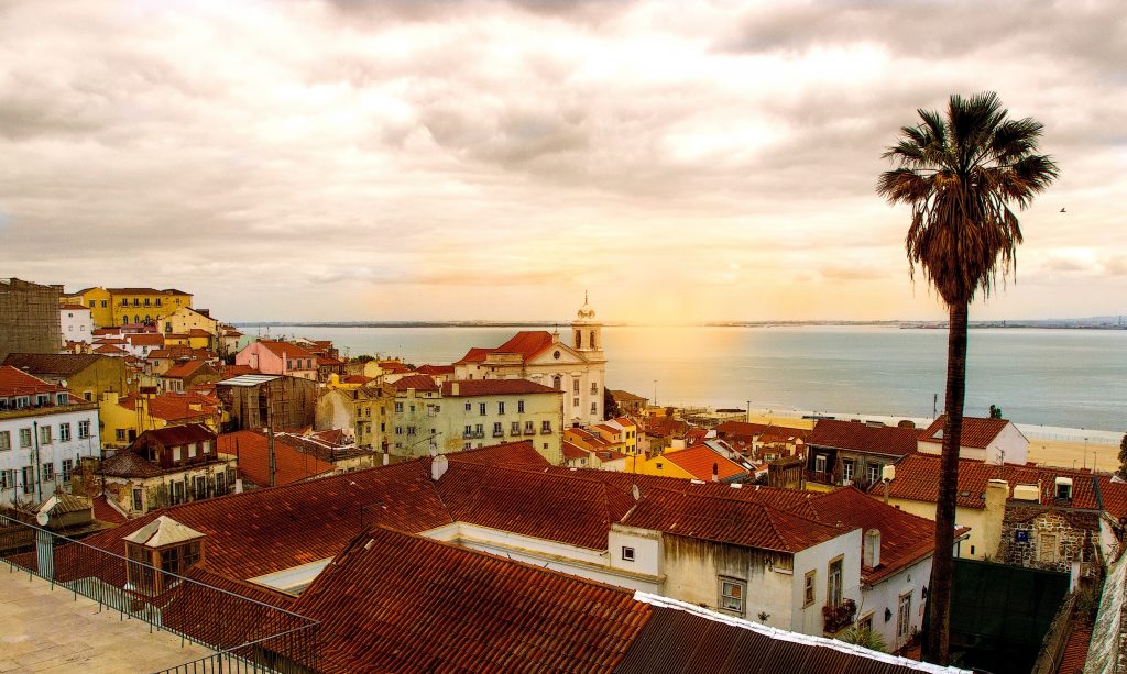 CreativeCapAdv's tweet photo. A new crop of #startups are coming too, with companies such as @Unbabel and @Uniplaces growing rapidly. Portugal’s #start-up economy began with the crisis, contends #AlexandreVaz, MD of a tech arm of #Mercedes-Benz, based in #Lisbon.
https://t.co/XNcf5QIzMY https://t.co/G9Zhh1xoCN