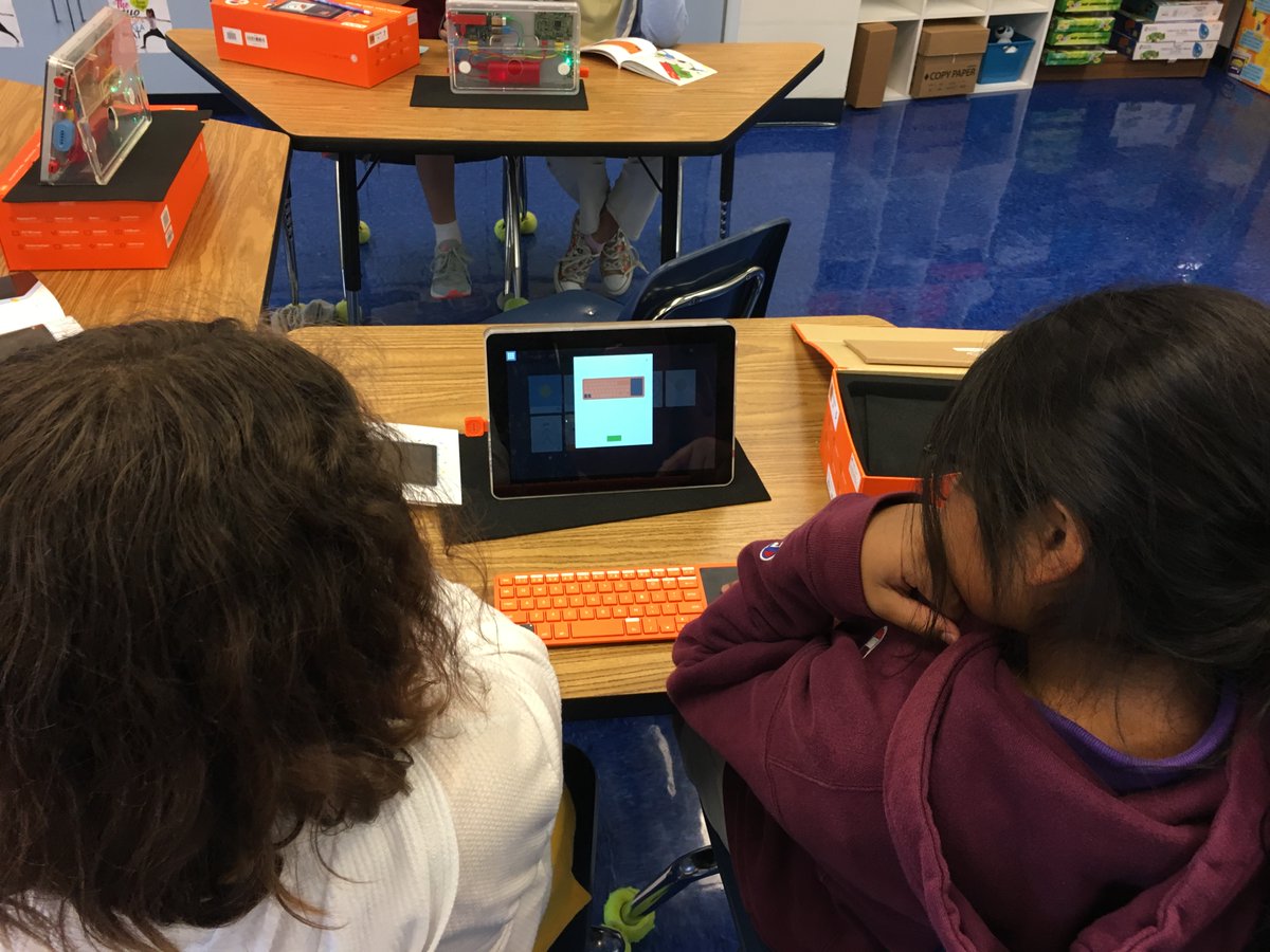 TBE_Tech's tweet image. #GreatHappensHere @TommieBarfield 5th Gr builds @TeamKano Complete Computer Kits &amp;amp; #code 2 Hack Pong w/Block Code &amp;amp; Make Art w/script code Python! Thank you Doug &amp;amp; Marta Hill 4 donating 10 &amp;amp; @Champs4Learning 4 $$$ my grant last year! @collierschools #HourofCode2019  @ccpssteam