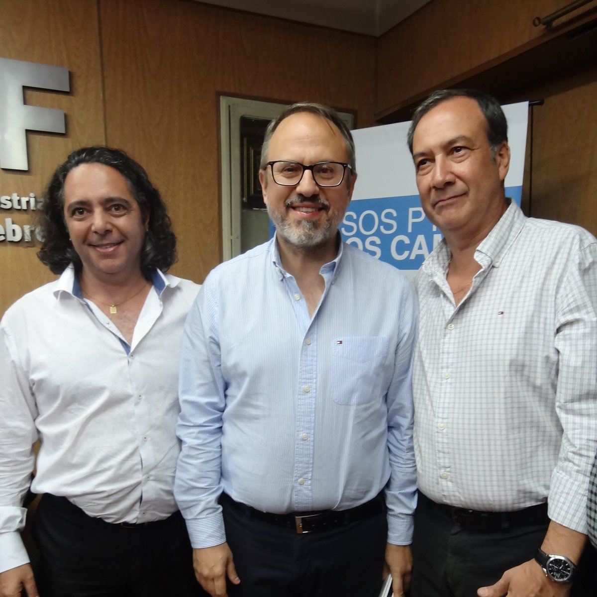 PRINTAR2's tweet photo. Nuestro Gerente, Walter Alsina junto al Intendente de 3 de Febrero, Diego Valenzuela y Roberto Cuevas, en el Brindis de Fin Año realizado en la Cámara del Comercio y la Industria de 3 de Febrero https://t.co/KIPC3JSGtu