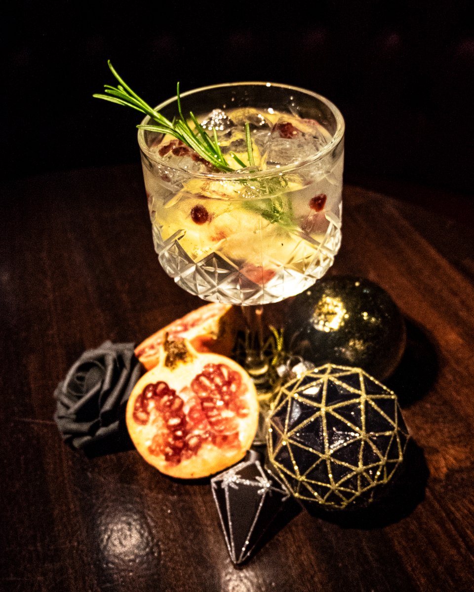 Banish the weekday blues with a Fukang great #drink at the end of the day 🍸 

What is your favourite way to #relax and unwind after a long day at work?

Ours is a Fukang amazing #cocktail 🔥