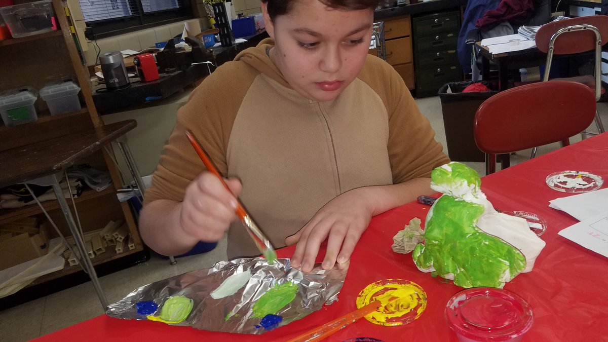 MsChallengerJMS's tweet photo. @D45Jackson 6th graders master color mixing using only the primary colors. Look at all the different greens! #d45learn4life #JaJaguarsROAR https://t.co/Y0fmP9wcUE