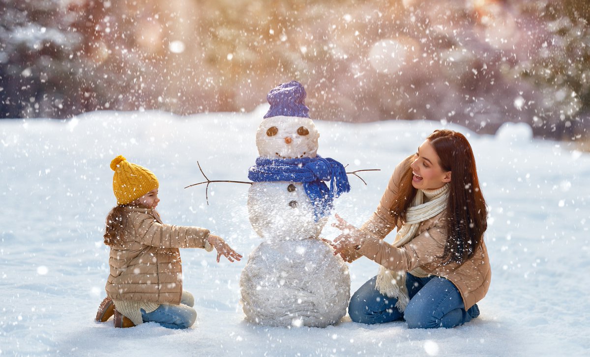 StatCan_eng's tweet photo. No #snowman will be without a nose for this year’s #BuildASnowmanDay! ⛄In 2018, Canadian farmers produced 354 749 metric tonnes of carrots. 🥕https://t.co/WZTzlgOccH https://t.co/xoBVLYIQCh