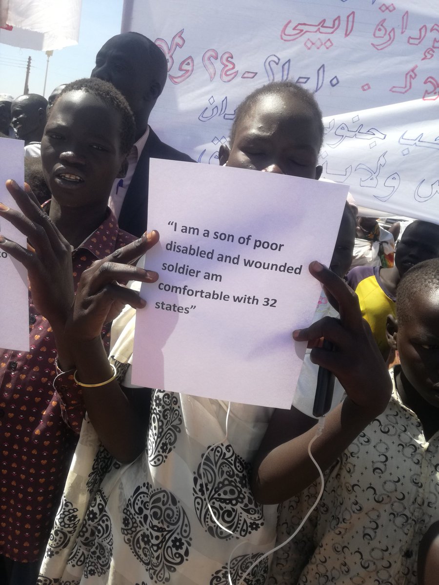 MathiangDhal's tweet photo. #SOUTHSUDAN
Ruweng people demonstrated against on-going debates btn gov't and opposition about the number of states. https://t.co/2E4bQjht6I