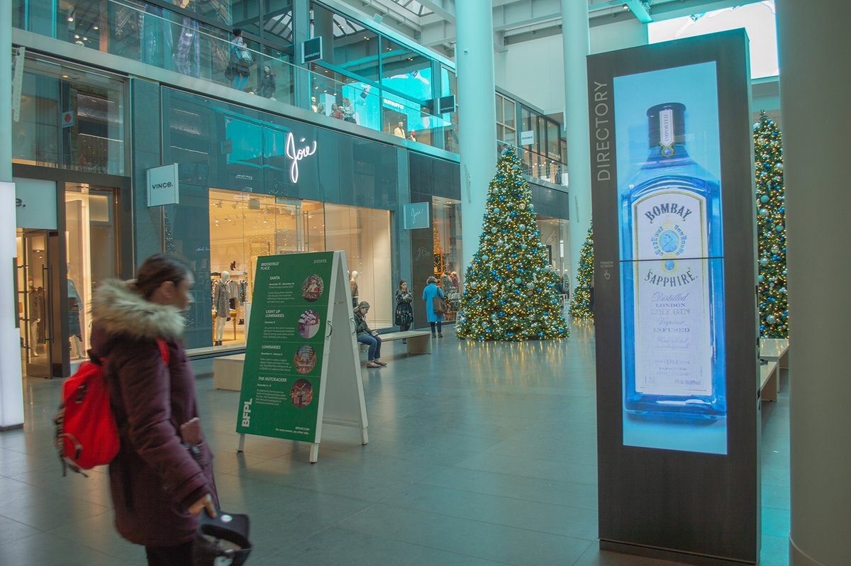 pearlmedia's tweet photo. Bombay Sapphire is stirring up our digital network Brookfield Place New York 
•
•
@bombaysapphireus @bfplny #BombaySapphire #Gin #StirCreativity #BrookfieldPlace #atBFPL #BFPL #digtalplatform #OOH #DOOH #NYC #NewYork #OOHMedia #Outofhomemedia #oohadvertising #outofhome https://t.co/51wzQqLfUg