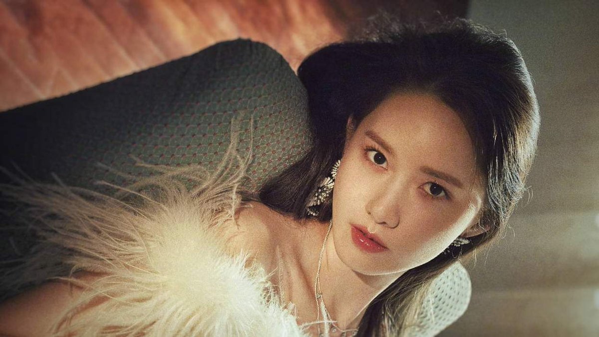 SNSD's charming YoonA for 'CeCi' magazine's April issue, image size:1200x675