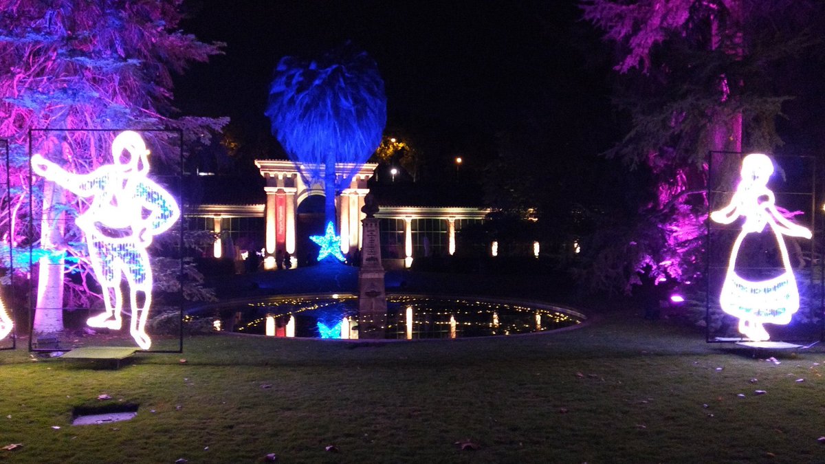 lostinmadrid1's tweet photo. ¡Menuda maravilla han hecho este año nuestros amigos del @LaslucesdelRJB! Descubre las luces más bonitas de la capital en su #ChristmasGarden 🎄✨

Información y precios en https://t.co/vGPNXt0H5j ❤️ https://t.co/PmWrFUbE1W