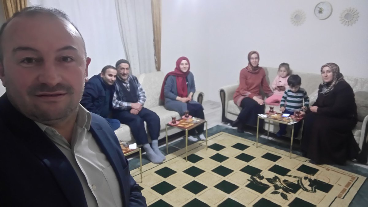 omakpinar's tweet photo. #erzurumdaveliöğretmenelele Kimbilir belki bir sihirli dokunmuş olur bir öğrencinin gönlüne dokunmak. https://t.co/PfQbc5hw2k