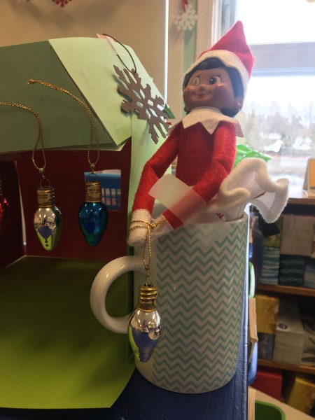 sprinklestheelf's tweet photo. Added a few more finishing touches to my house! I hope yours is looking great! #raisetheroof #elfieselfie #sprinklestheelf #thelightsmightbealittleheavy https://t.co/wXEAYCUgjW
