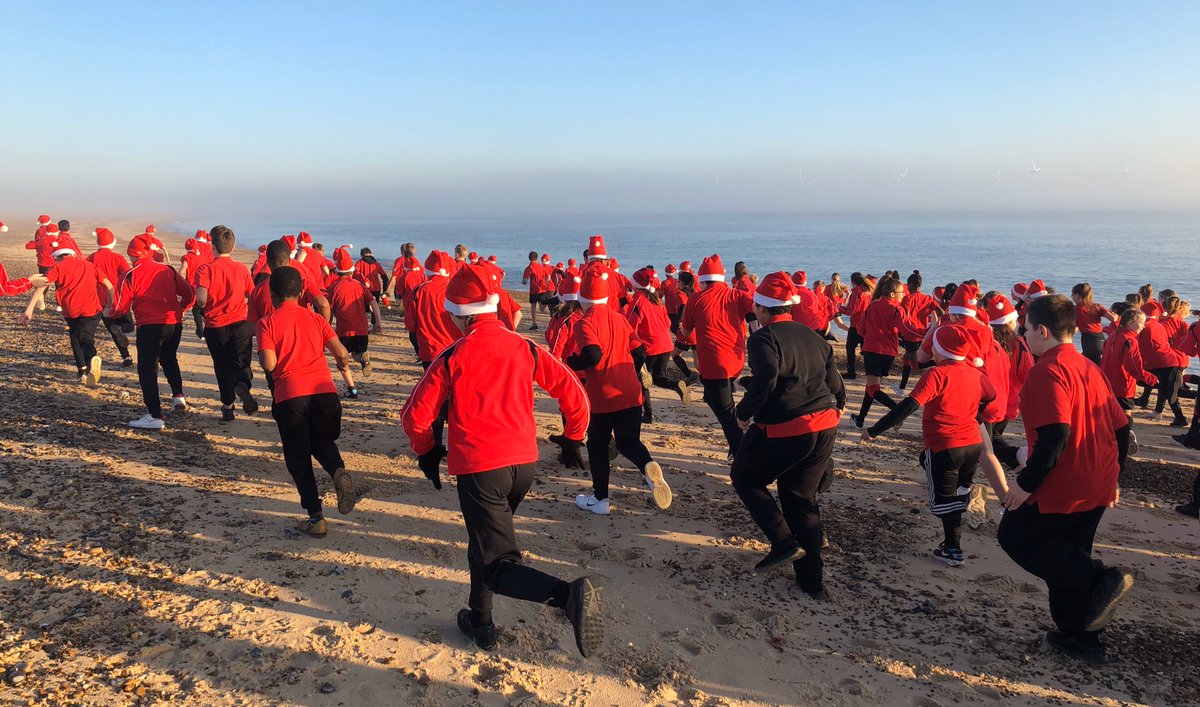 Year 9 & 10 completed their @EACH_hospices #santarun today and raised another £1000 towards our total! Well done & thank you to all involved 👏👏