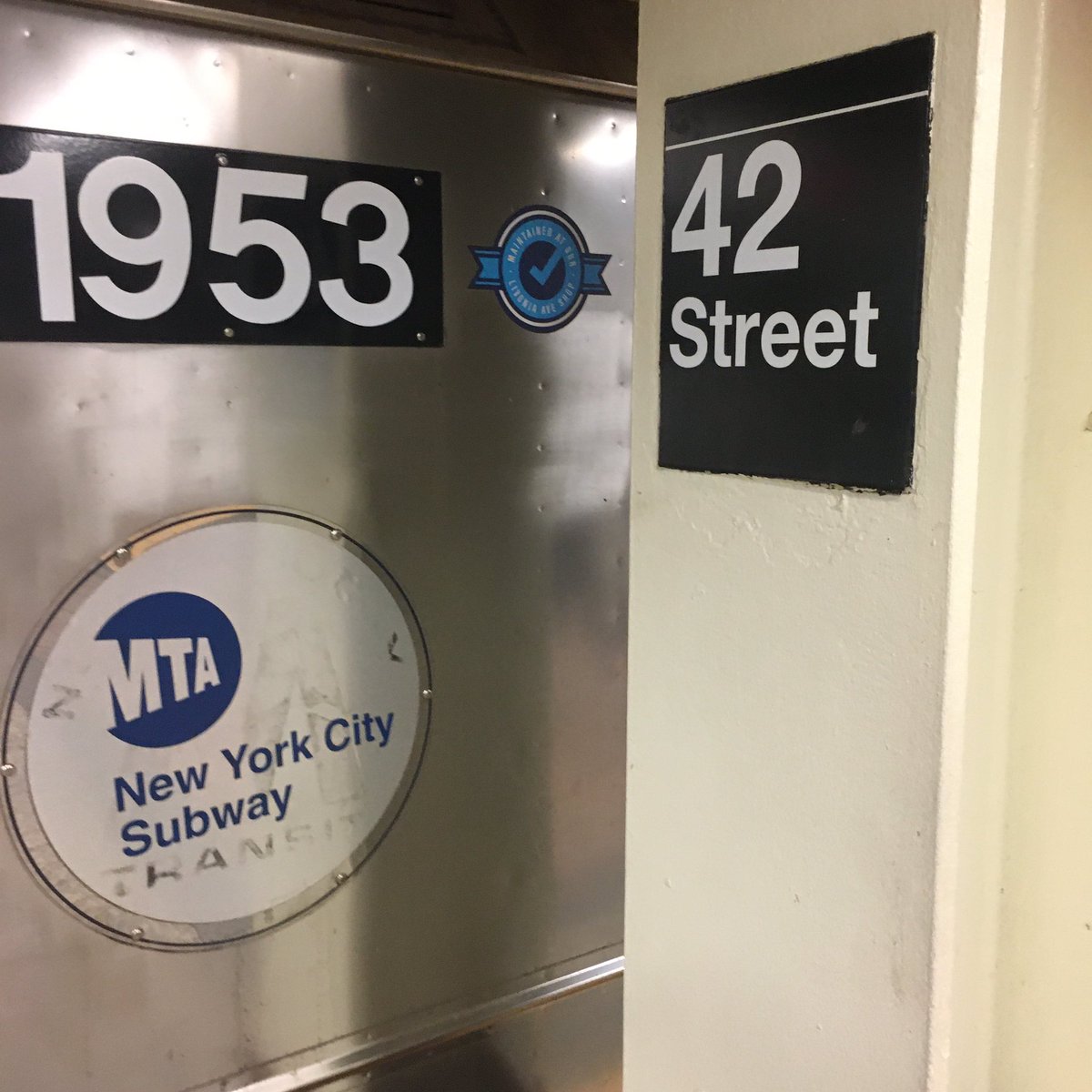 CurtisSChin's tweet photo. 6 of 10 people on this NYC subway train car looking at their phones. I remember when you used to look at the other people.
@amNewYork @amnyopinion #AMNY #IBeOld #peoplewatching — and on that note: #MerryChristmas & #HappyHolidays 🎄#ChristmasinNYC #homefortheholidays https://t.co/xwc8Uk2v6e
