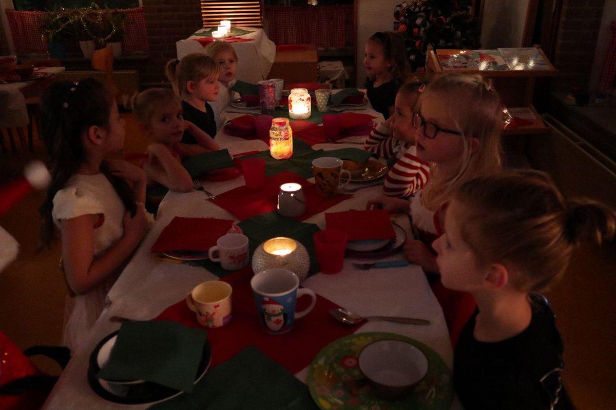 Kerstfeest...kerstdiner....kerstbal.....kersttekkel...het is weer als vanouds.