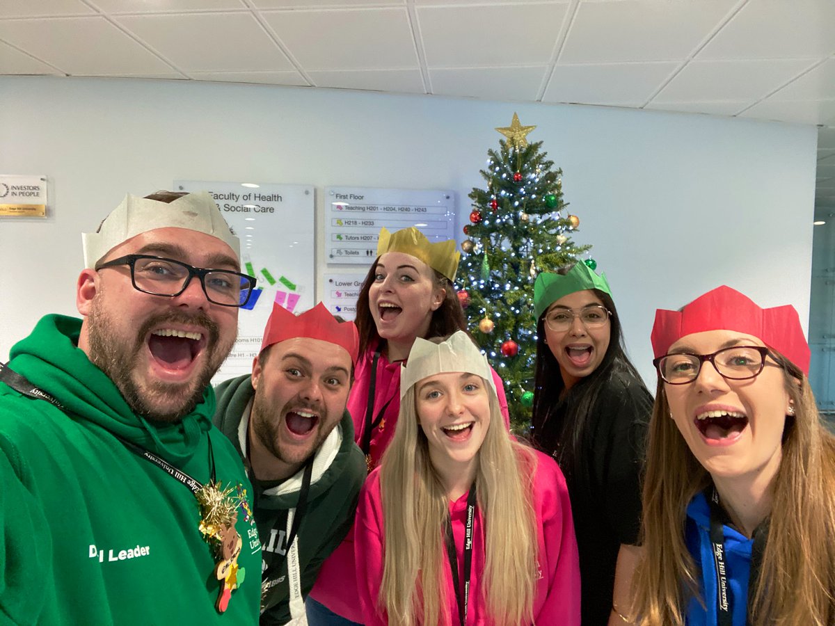 Mr_RMorris's tweet photo. Had a great day at the #SocMedHE19 conference @edgehill today. Some really good informative talks and got some ideas I’m going to be using. Also it turns out my standard photo pose is now a thing we all do 😅 @ACoxEHU @TwhittakerEHU @MissFPatel_EHU @Missblake_ @MissTofts_ehu https://t.co/ZCV82wzZwr