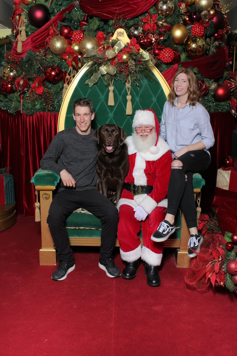 Merry Christmas &amp; Happy Holidays from the Murrays!
🎄🐶🎅🏻