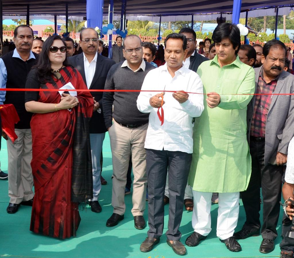 IPR_Odisha's tweet image. Inauguration Of State Level Student Fest: SARGIFUL

To explore the hidden talent of students of Schools under the @stscdev, State level Festival #SARGIFUL is being organised annually.

The 10th edition of the festival inaugurated today by Minister Sri Jagannath Saraka.