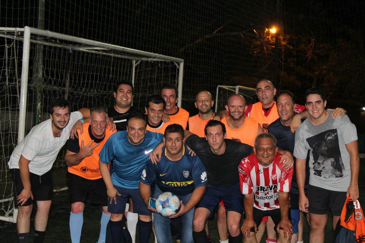 braiancejas15's tweet photo. Varios años compartiendo grandes momentos con este maravilloso grupo de gente inigualable.
Un honor haber podido compartir trabajo, fútbol y asados espectaculares.
#equipodeprimera
Exitos totales Genios!!!!! https://t.co/tFuyCKKXuH